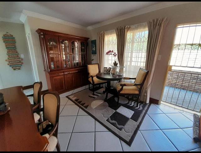 2 BEDROOM TOWNHOUSE FOR SALE IN ELDORAIGNE